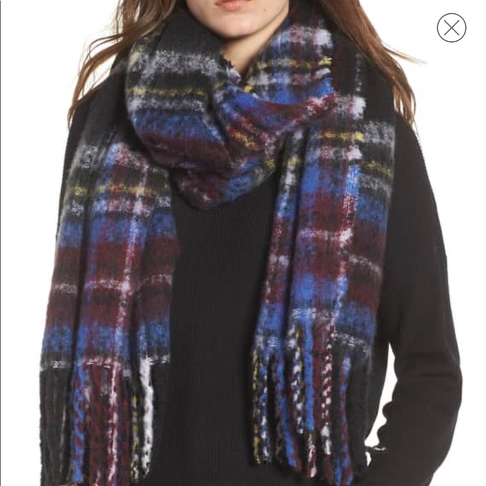 Brand new plaid scarf